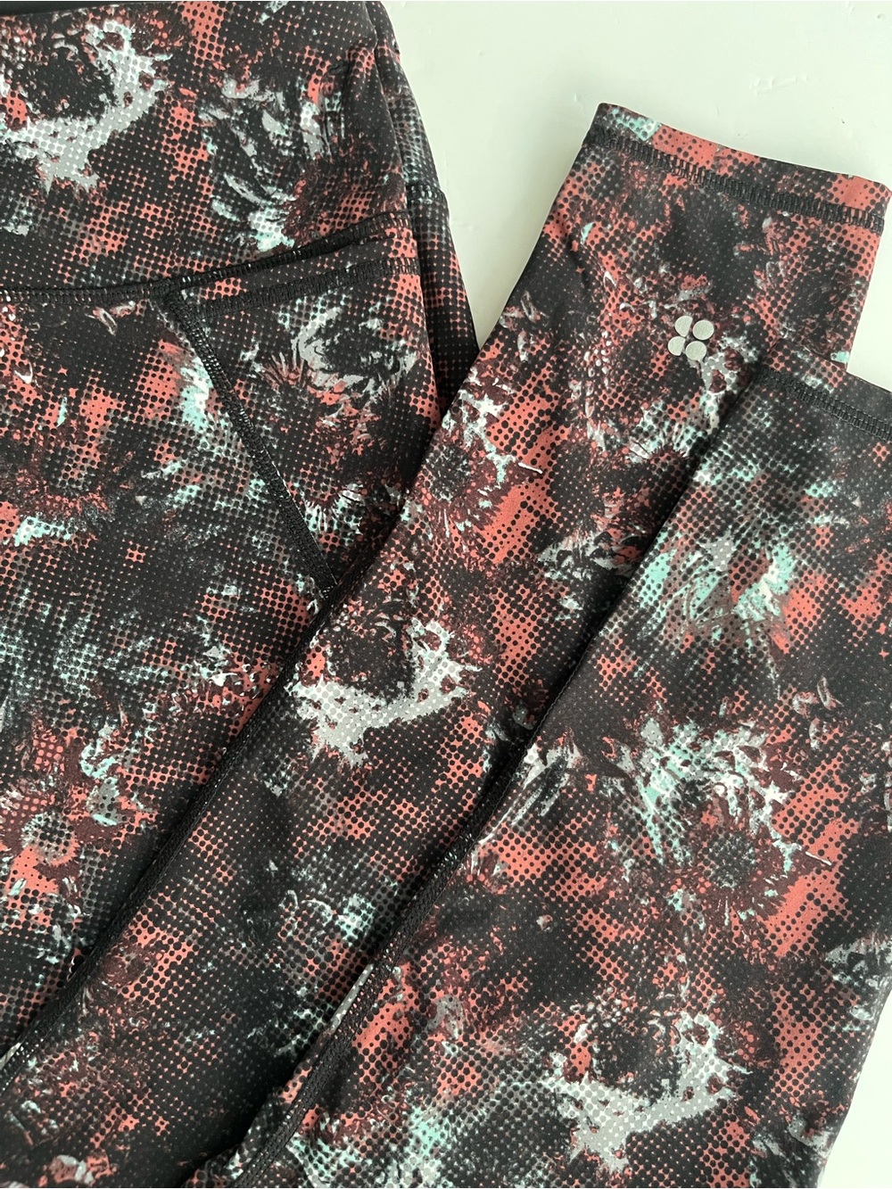 Sweaty Betty The Power Leggings Black/red pattern